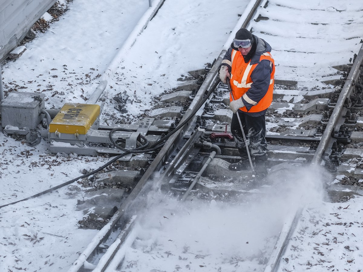 How Railroad Workers Stay Warm and Comfortable Year-Round